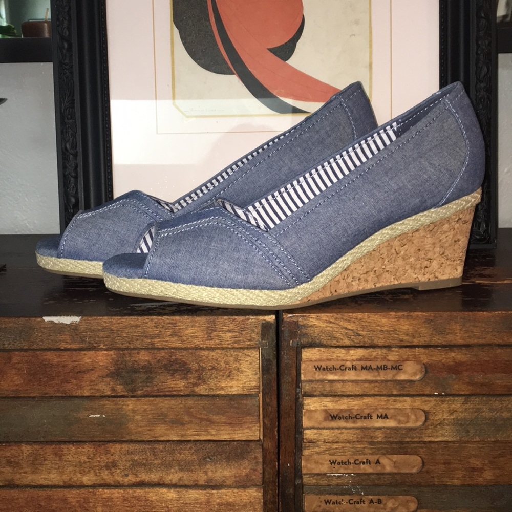 Sonoma chambray blue peep toe shoes size 9